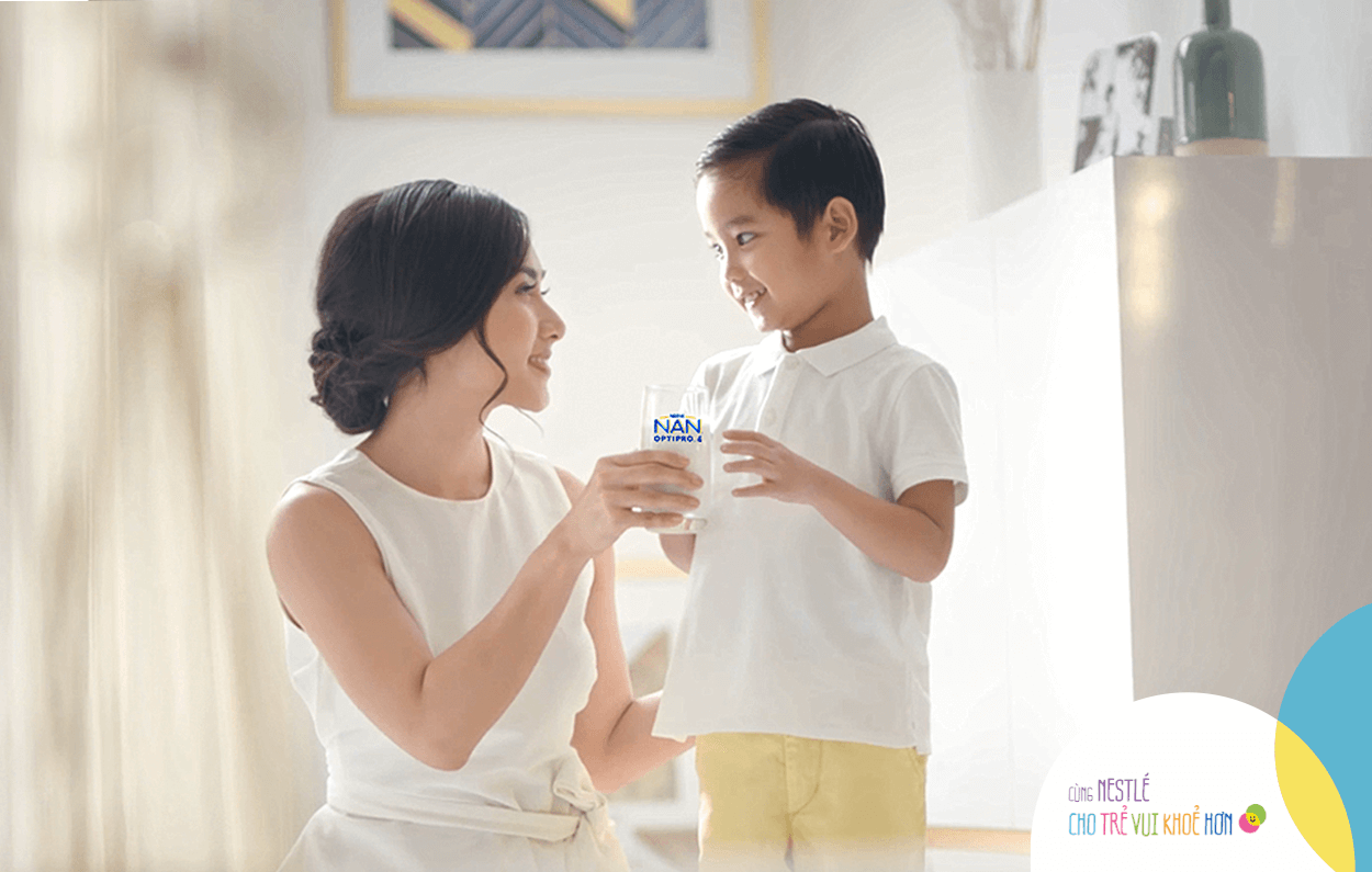 3_Oct-_-Sep_GDNL-article_Be-da-uong-du-nuoc-chua (1).png Các món ăn dạng lỏng và sữa cũng là một nguồn cung cấp nước tuyệt vời cho trẻ