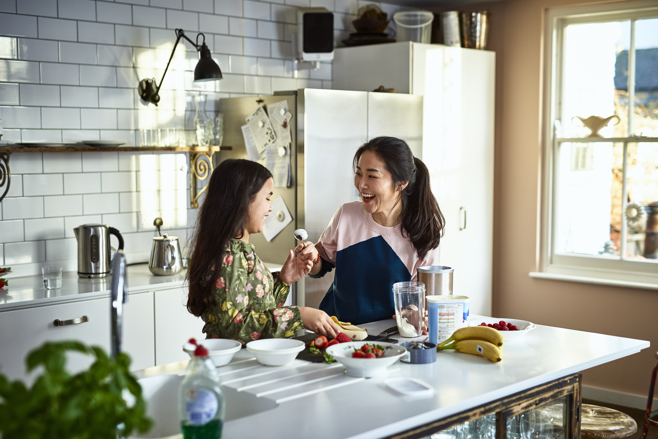 Sữa chua trái cây giúp giải nhiệt và nạp vitamin cho cơ thể.